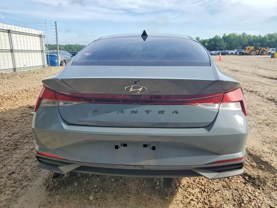 2022 HYUNDAI ELANTRA SE  