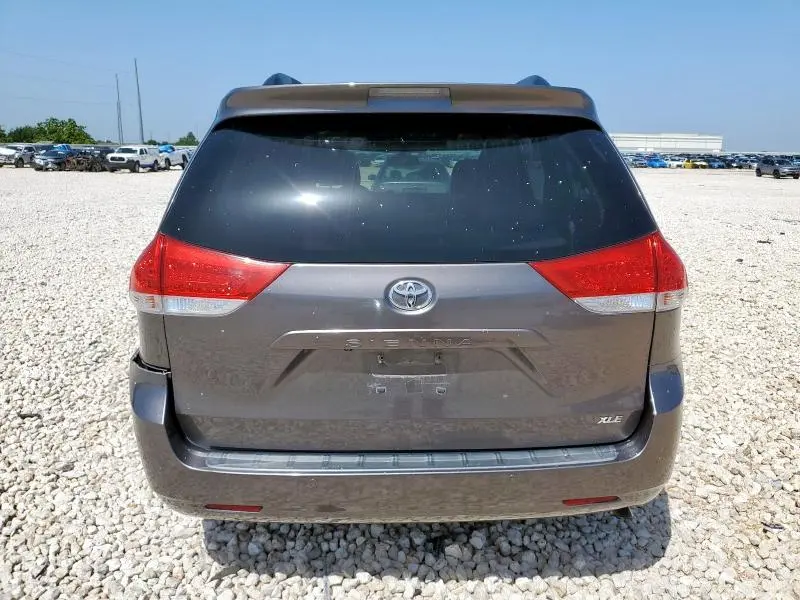 2014 TOYOTA SIENNA XLE  