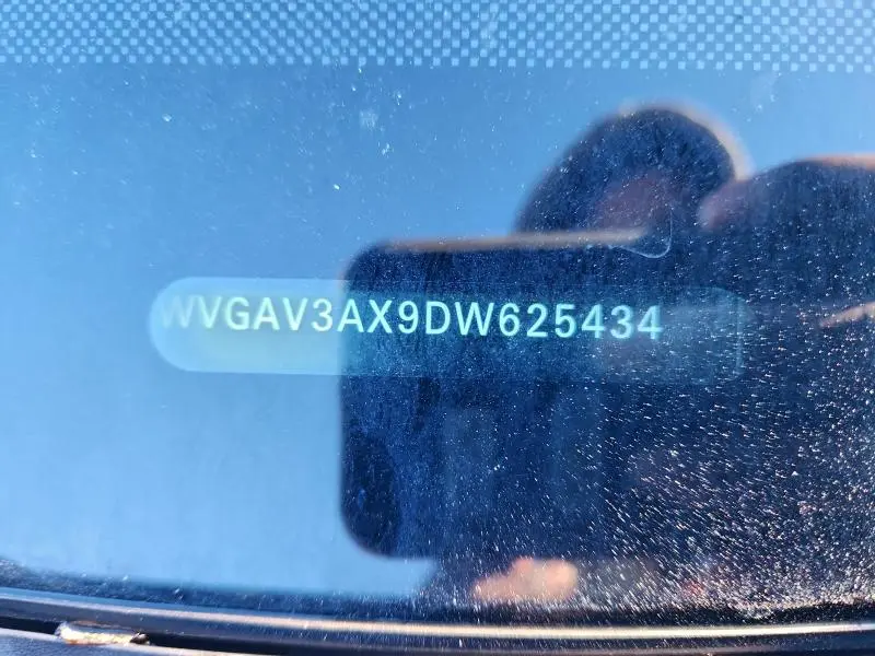 2013 VOLKSWAGEN TIGUAN S  