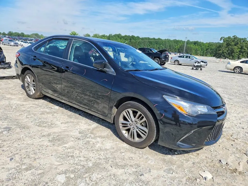 2015 TOYOTA CAMRY SE  