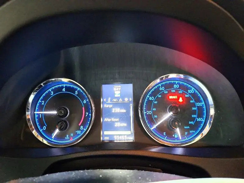 2017 TOYOTA COROLLA SE  