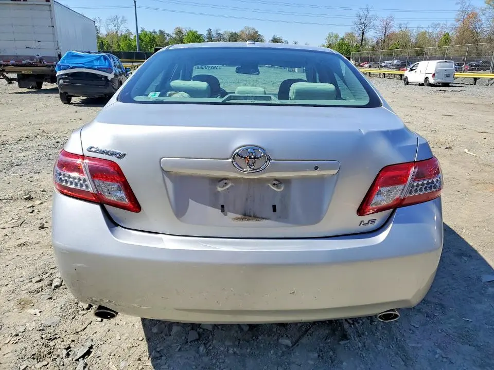 2011 TOYOTA CAMRY LE V6  
