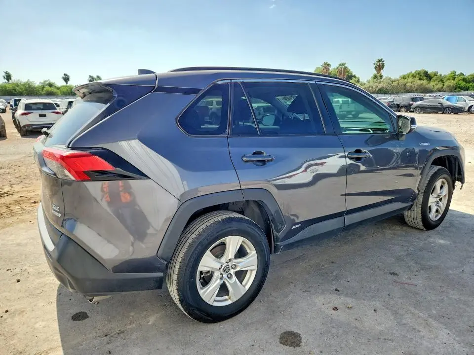 2021 TOYOTA RAV4 XLE  