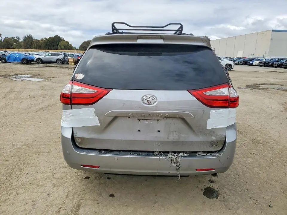 2015 TOYOTA SIENNA XLE PREMIUM 7-PASSENGER  