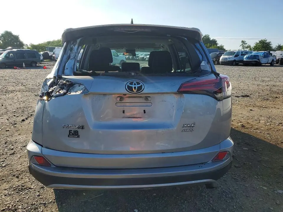 2018 TOYOTA RAV4 XLE  