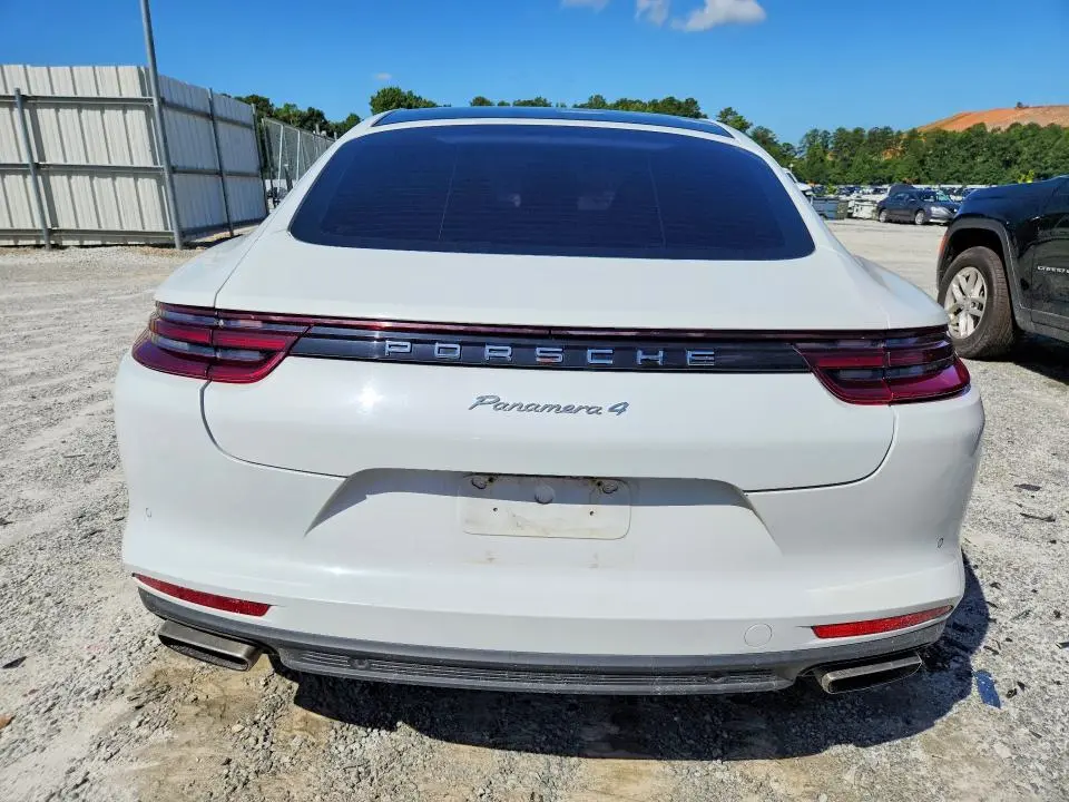 2018 PORSCHE PANAMERA 4  