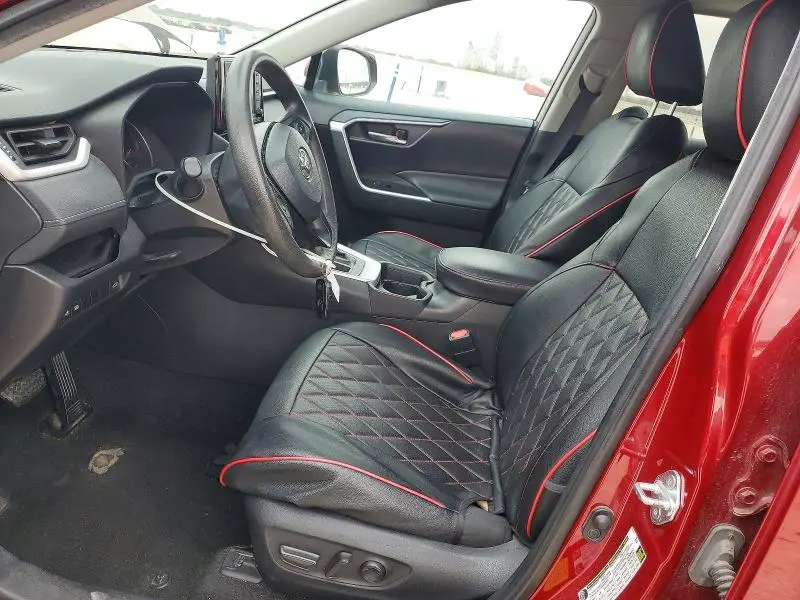 2021 TOYOTA RAV4 XLE  