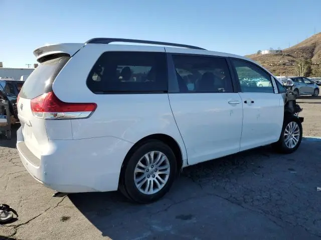 2014 TOYOTA SIENNA XLE  