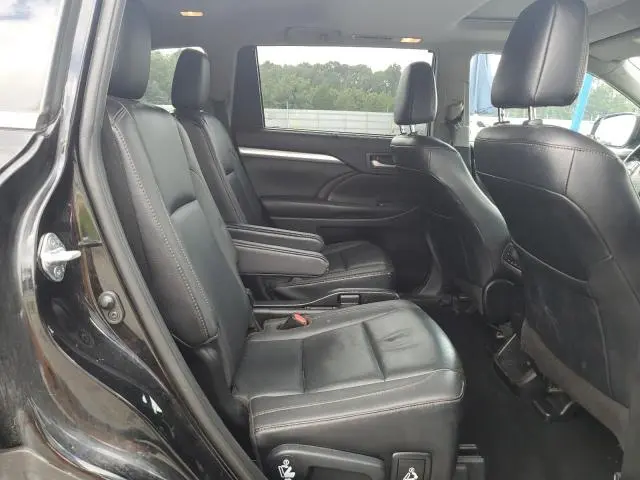 2019 TOYOTA HIGHLANDER SE  