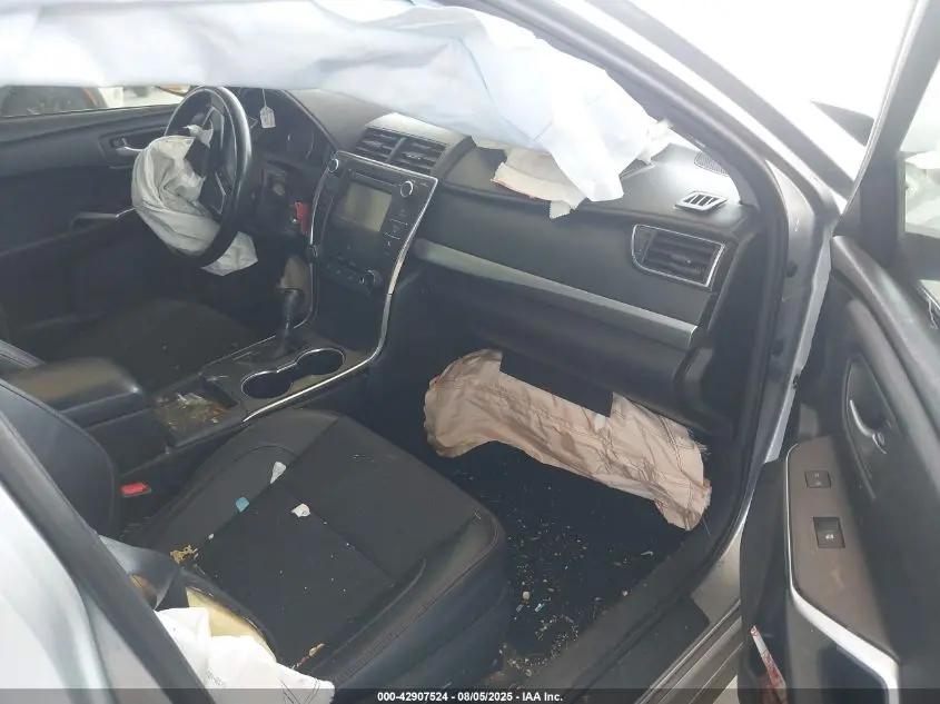 2016 TOYOTA CAMRY SE