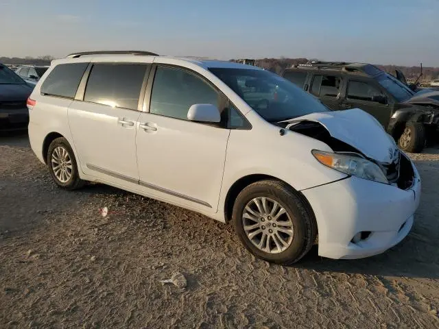 2011 TOYOTA SIENNA   
