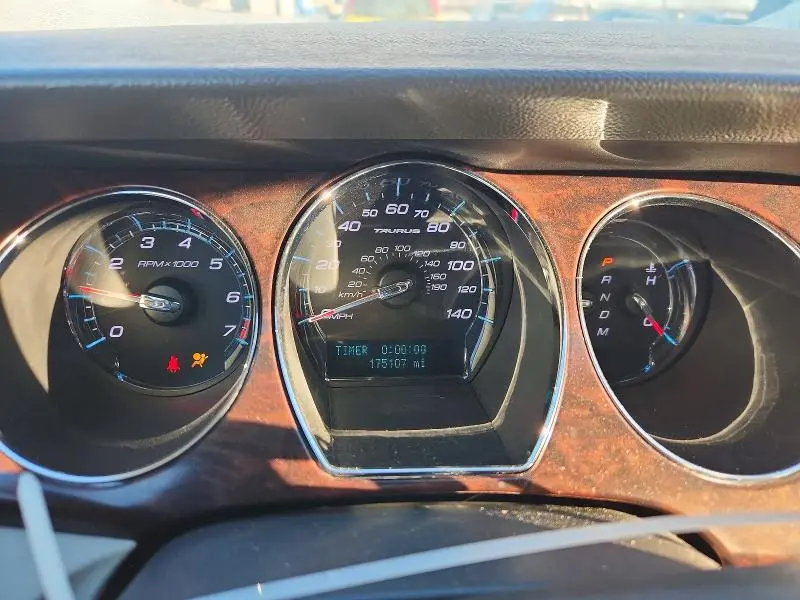 2011 FORD TAURUS SEL  