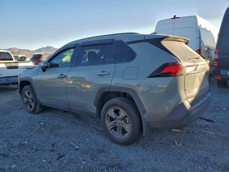 2022 TOYOTA RAV4 XLE  