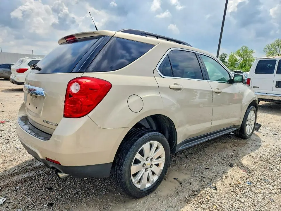 2010 CHEVROLET EQUINOX LT  