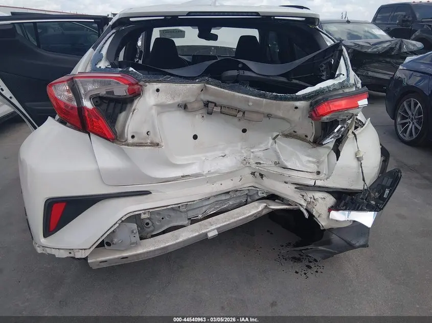 2018 TOYOTA C-HR XLE