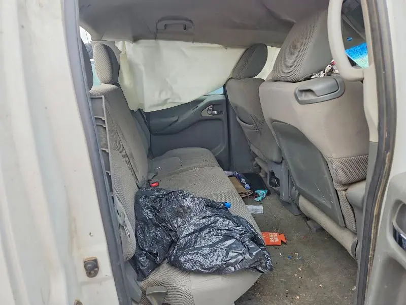 2010 NISSAN FRONTIER CREW CAB SE  