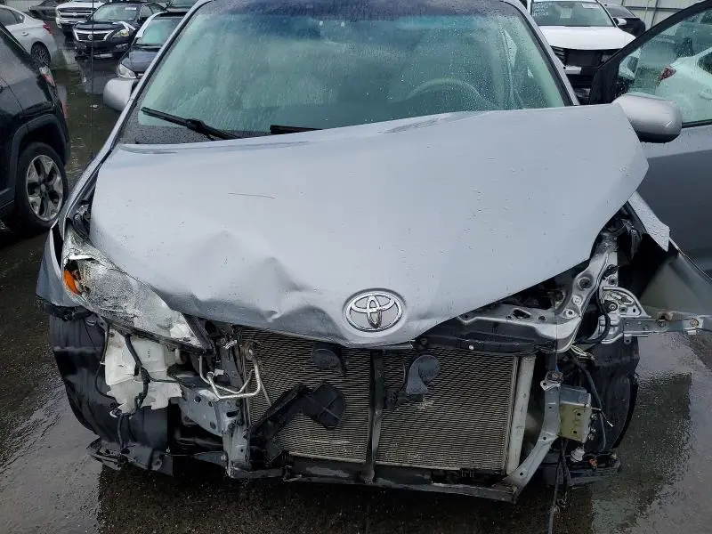 2013 TOYOTA SIENNA XLE 7-PASSENGER  