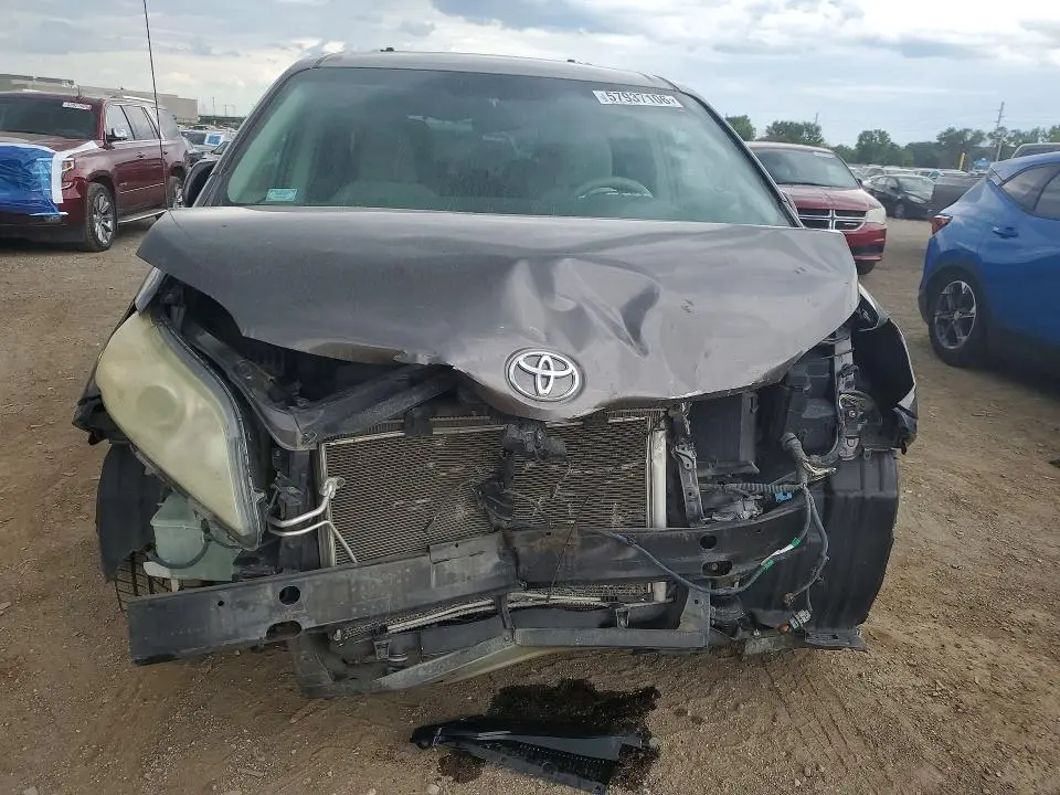 2012 TOYOTA SIENNA LE  