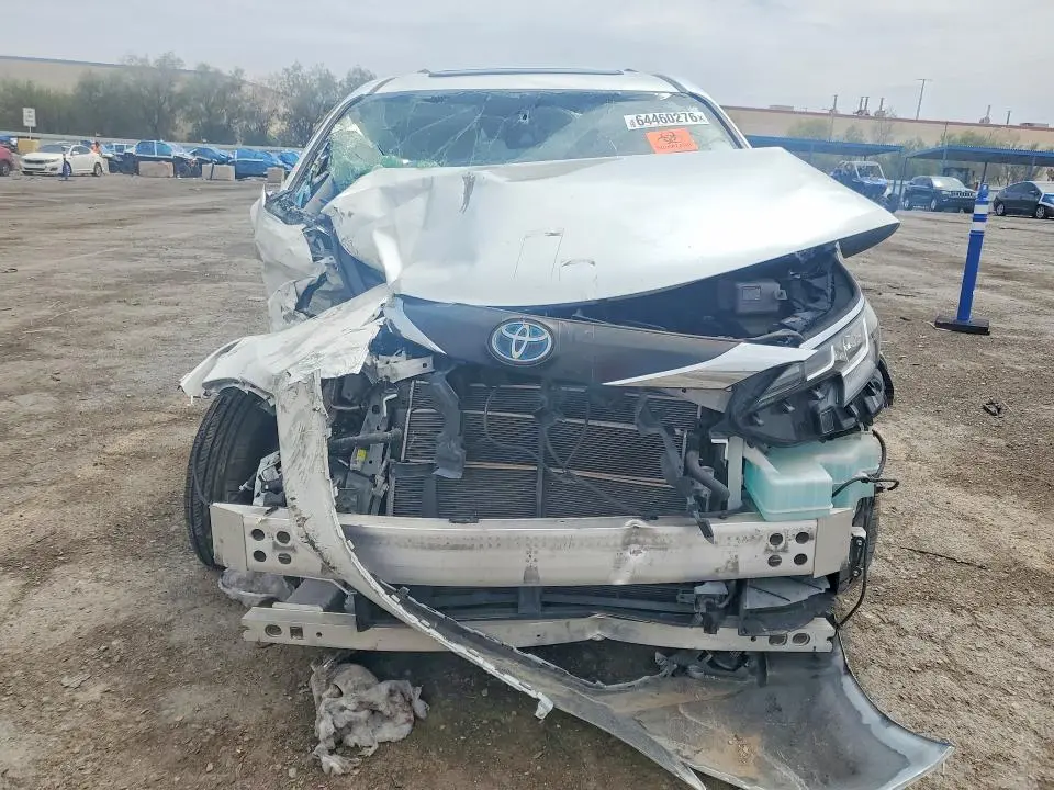 2022 TOYOTA SIENNA XLE  