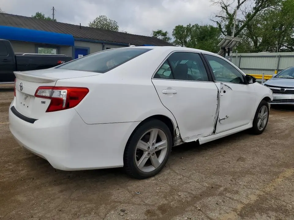 2014 TOYOTA CAMRY SE  