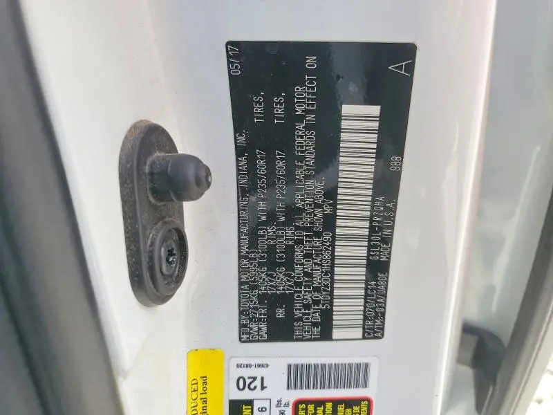 2017 TOYOTA SIENNA XLE  