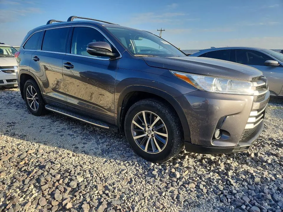2017 TOYOTA HIGHLANDER XLE  