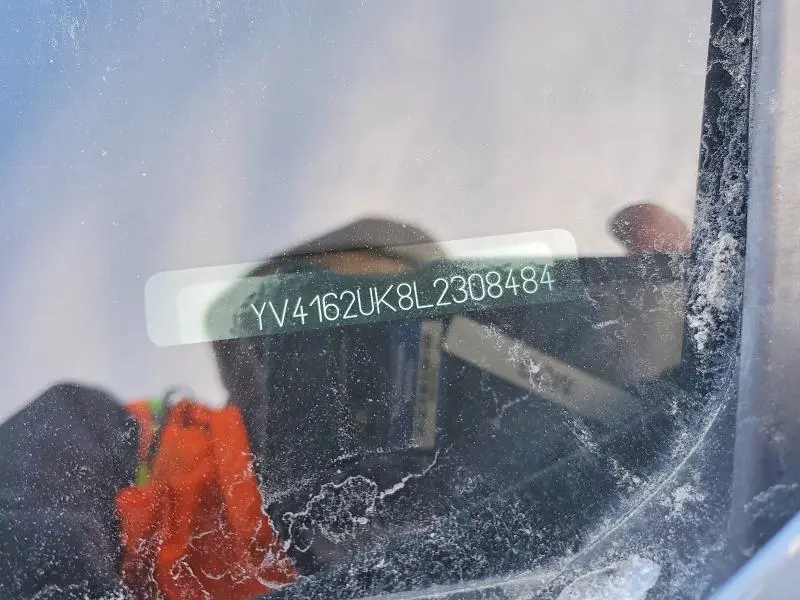 2020 VOLVO XC40 T5 MOMENTUM  