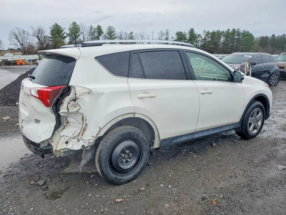 2015 TOYOTA RAV4 XLE  
