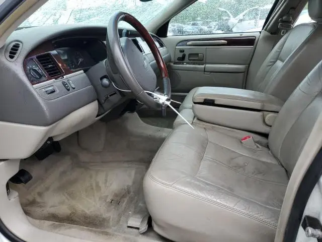 2010 LINCOLN TOWN CAR SIGNATURE LIMITED  