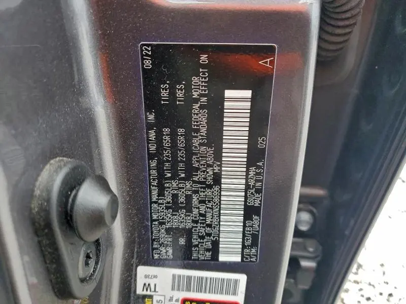 2022 TOYOTA HIGHLANDER XLE  