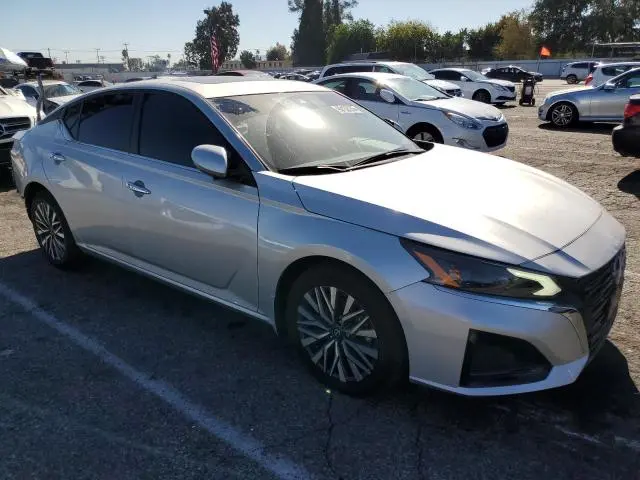 2024 NISSAN ALTIMA SV  