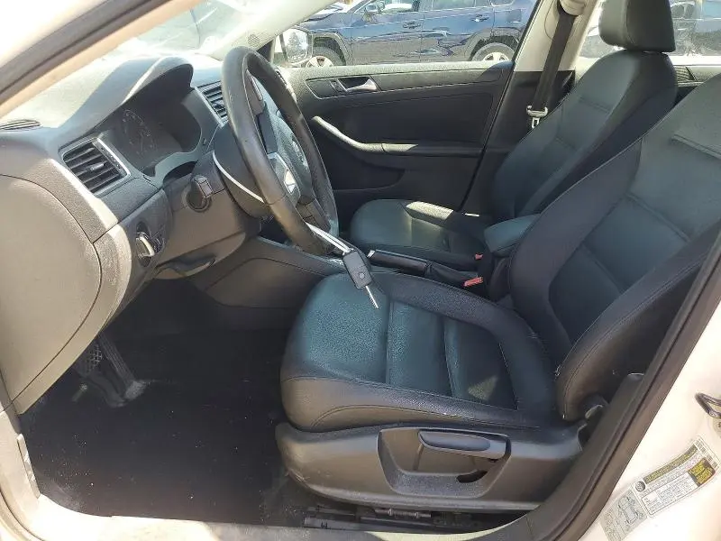 2011 VOLKSWAGEN JETTA SE  