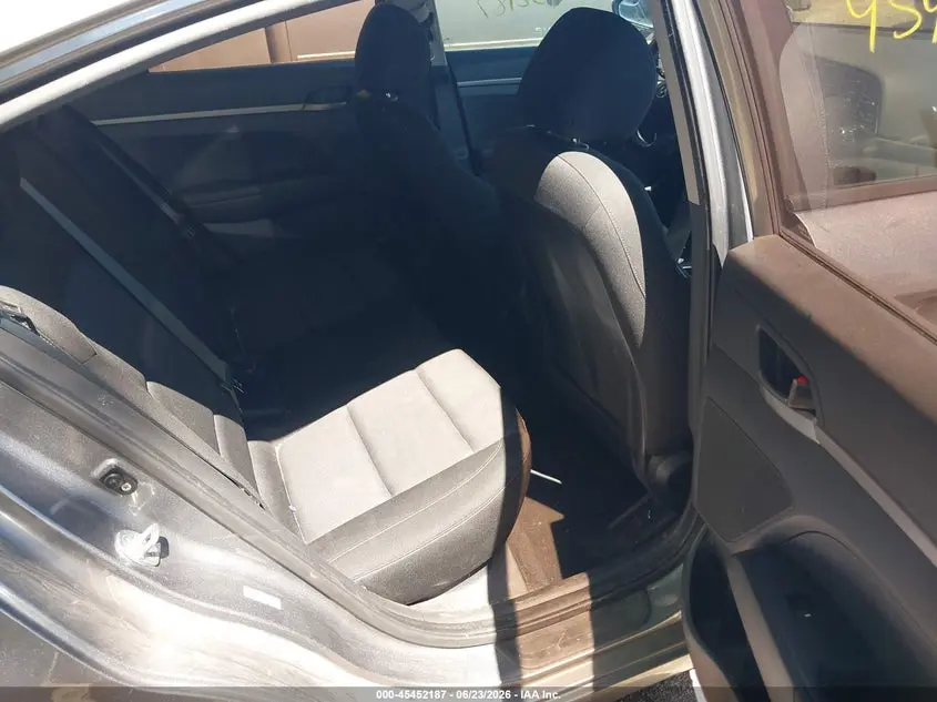 2018 HYUNDAI ELANTRA SE