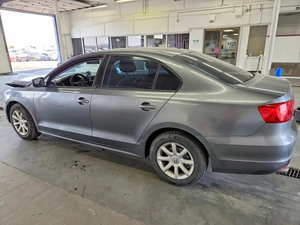 2011 VOLKSWAGEN JETTA BASE  