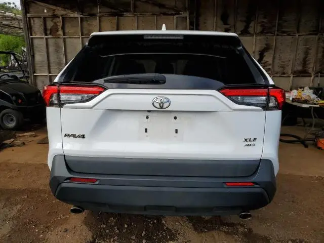 2022 TOYOTA RAV4 XLE  