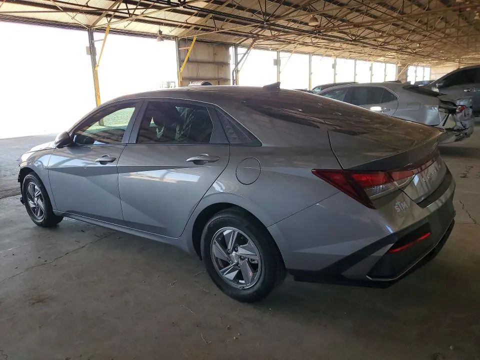 2024 HYUNDAI ELANTRA SE  