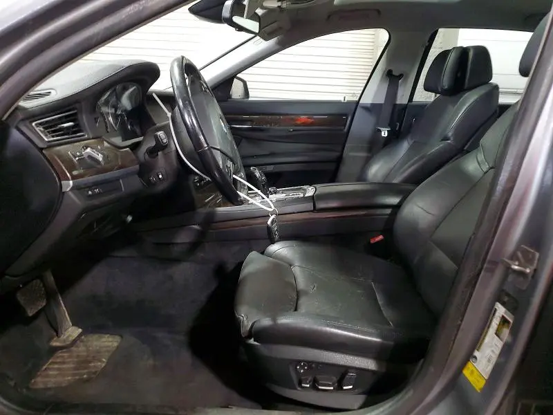 2011 BMW 750   