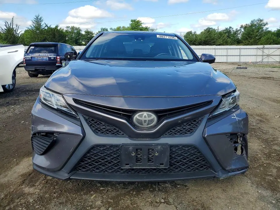 2018 TOYOTA CAMRY SE  
