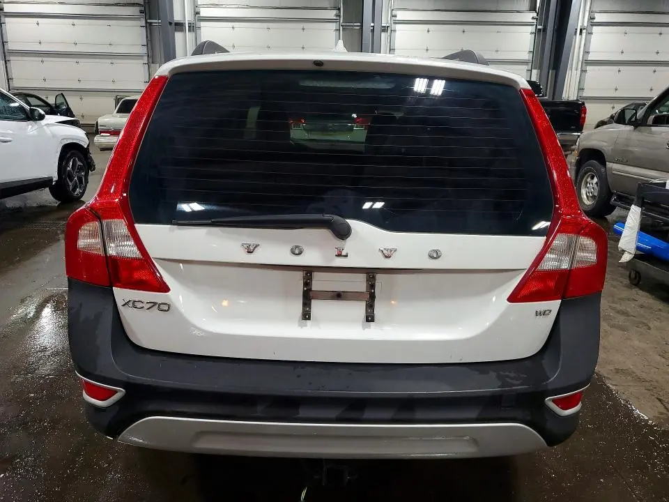 2011 VOLVO XC70 3.2  