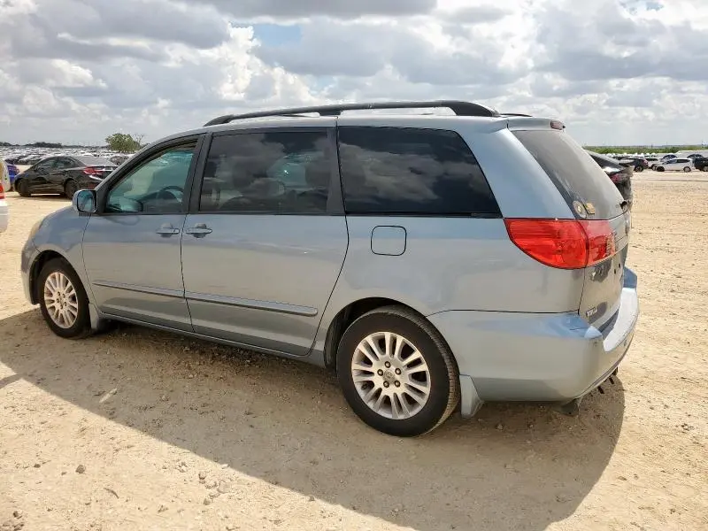 2010 TOYOTA SIENNA XLE  