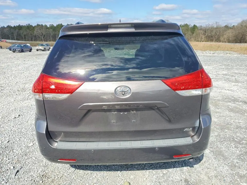 2013 TOYOTA SIENNA XLE 8-PASSENGER  