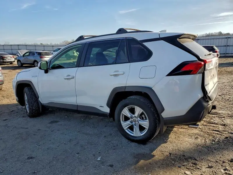 2021 TOYOTA RAV4 XLE  