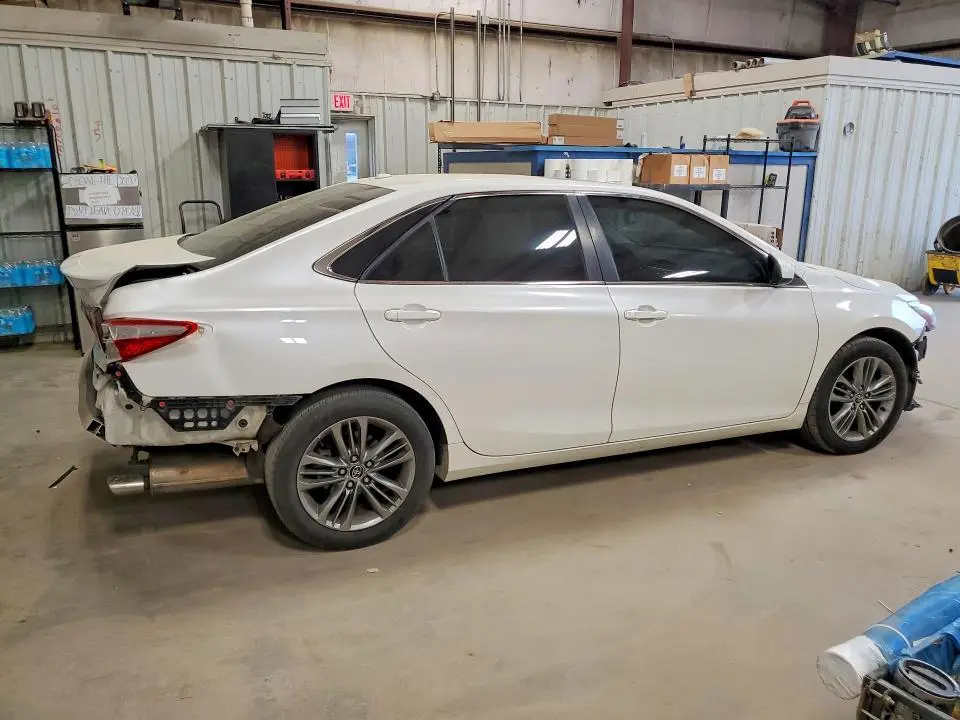 2016 TOYOTA CAMRY SE  