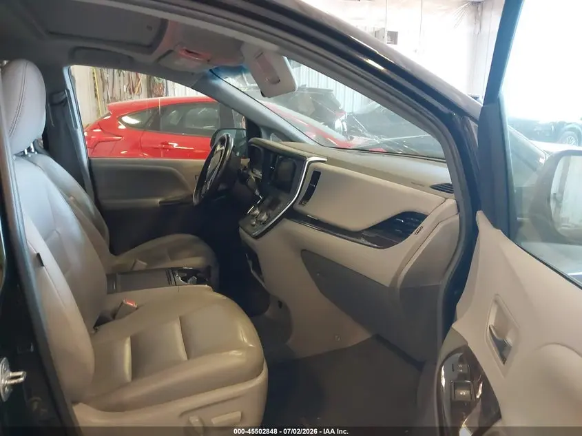 2016 TOYOTA SIENNA XLE 8 PASSENGER