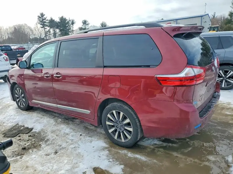 2018 TOYOTA SIENNA XLE  