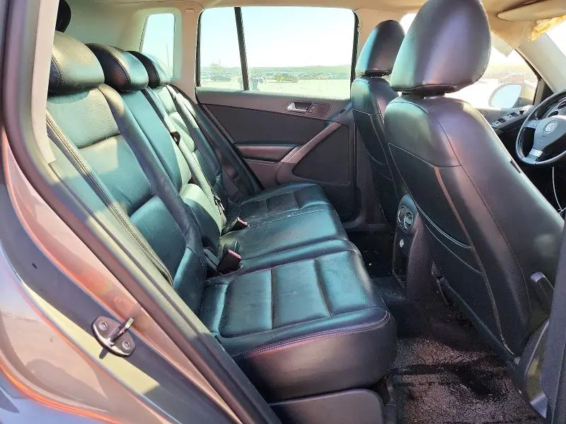 2010 VOLKSWAGEN TIGUAN S  