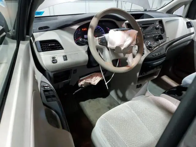 2013 TOYOTA SIENNA LE  