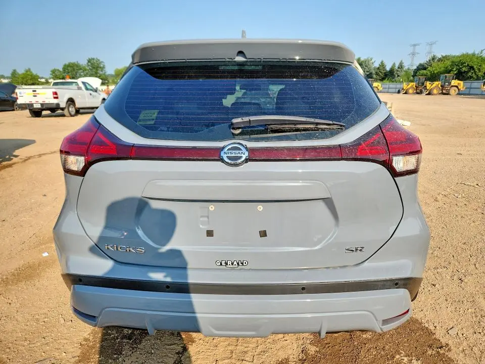 2021 NISSAN KICKS SR  