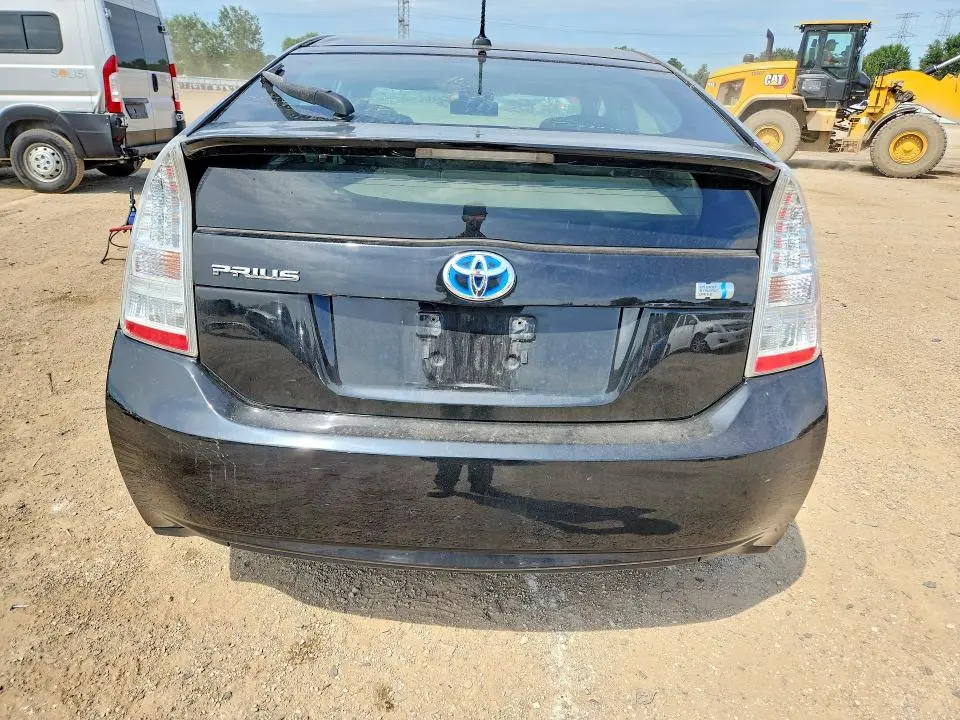 2010 TOYOTA PRIUS III  