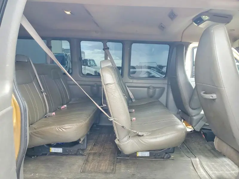2013 GMC SAVANA G3500 LS  